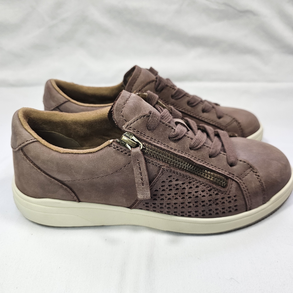 Earth Origins Women's Netta Cognac Lace-up Sneaker. Size 6M